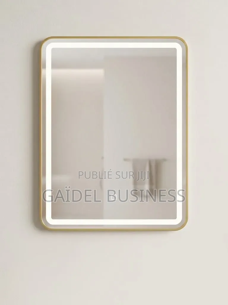 Miroir Mural LED Édition Luxe – Cadre Doré (60 X 80 Cm)