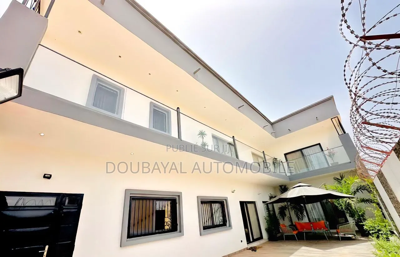 3chbre Villa dans Ngaparou, Thiès Sud à Vendre