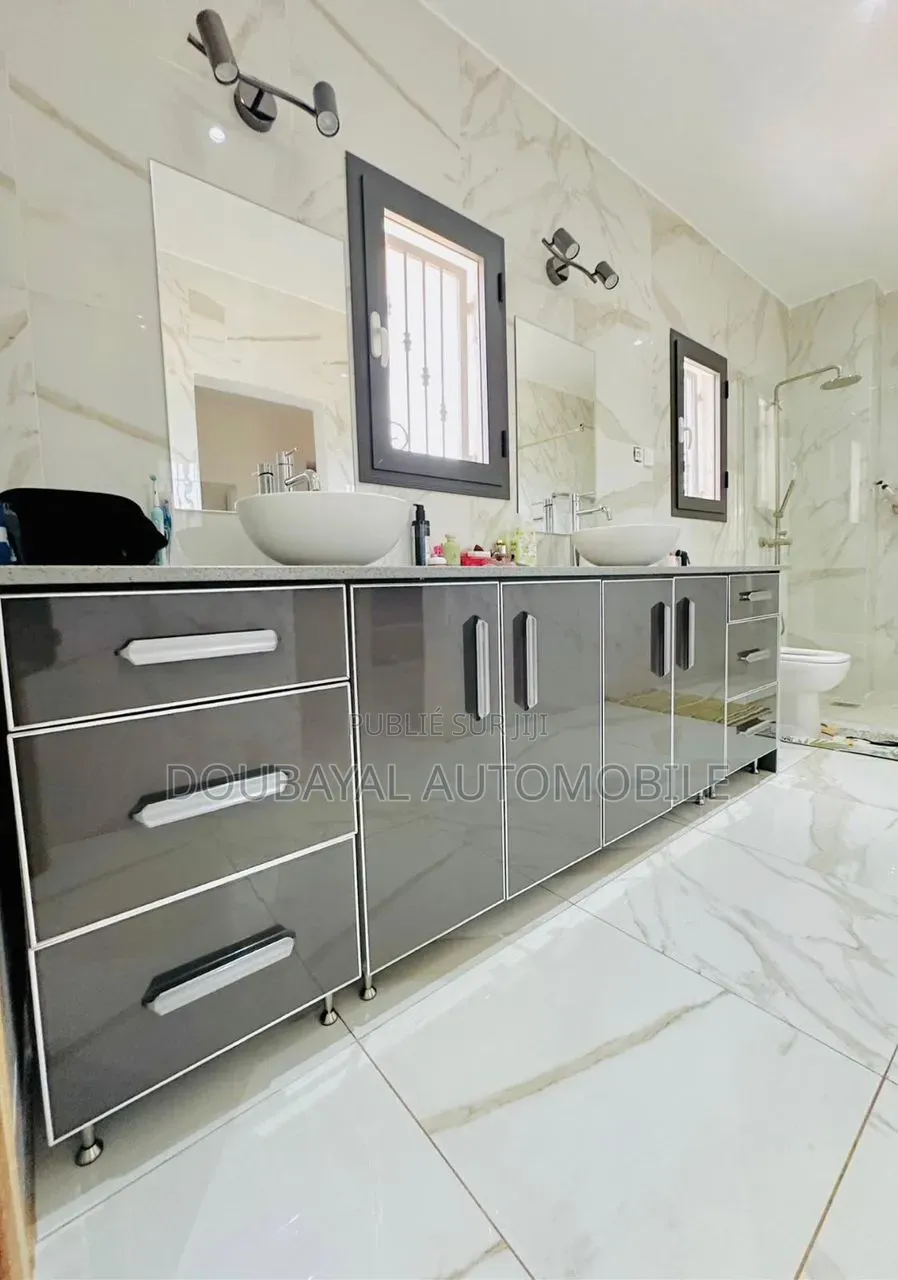 3chbre Villa dans Ngaparou, Thiès Sud à Vendre