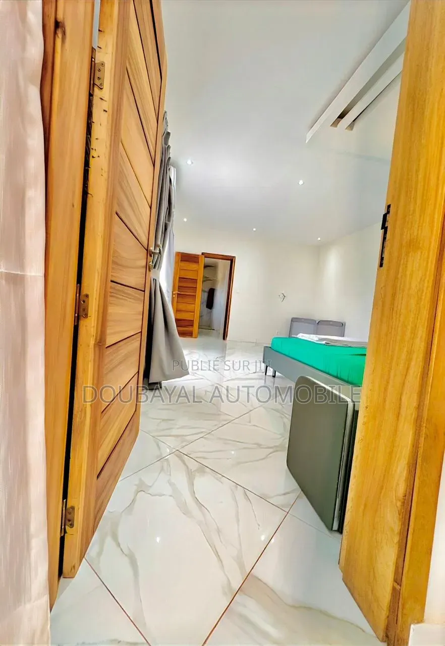 3chbre Villa dans Ngaparou, Thiès Sud à Vendre