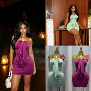 Robe Courte Moulante Dos Nu Avec Broche Bijou – Très Classe