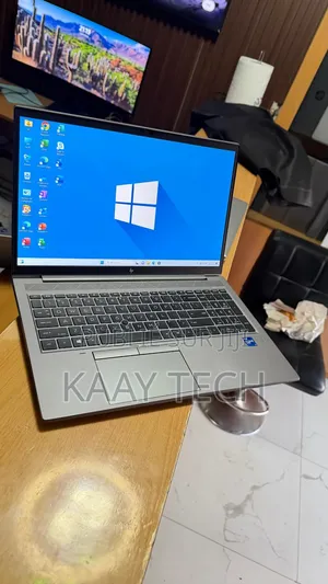 Nouveau HP ZBook Firefly G8 32GB Intel Core i7 SSD 512GB