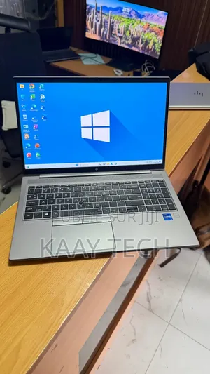 Nouveau HP ZBook Firefly G8 32GB Intel Core i7 SSD 512GB