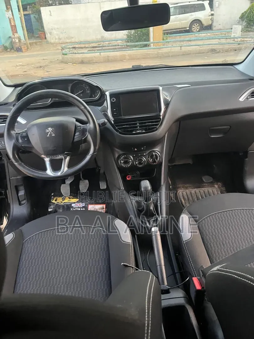 Peugeot 208 2016 Noir