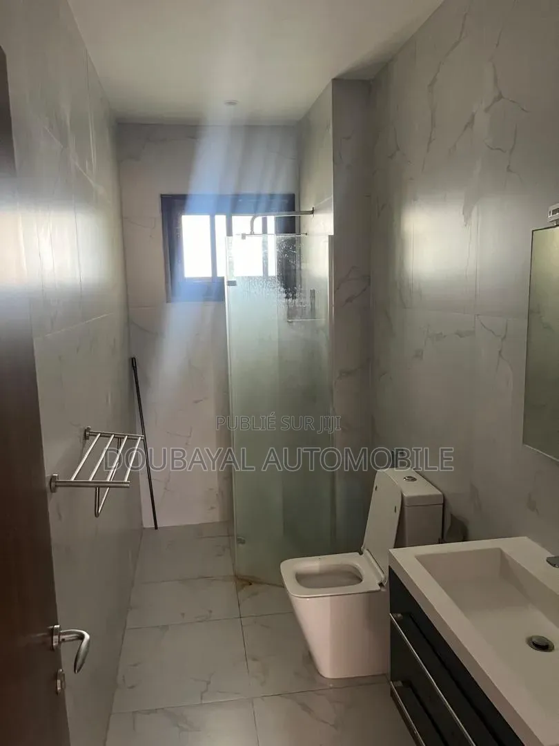 2chbre Appartement dans Sacré Coeur 2, Dakar Plateau à Louer