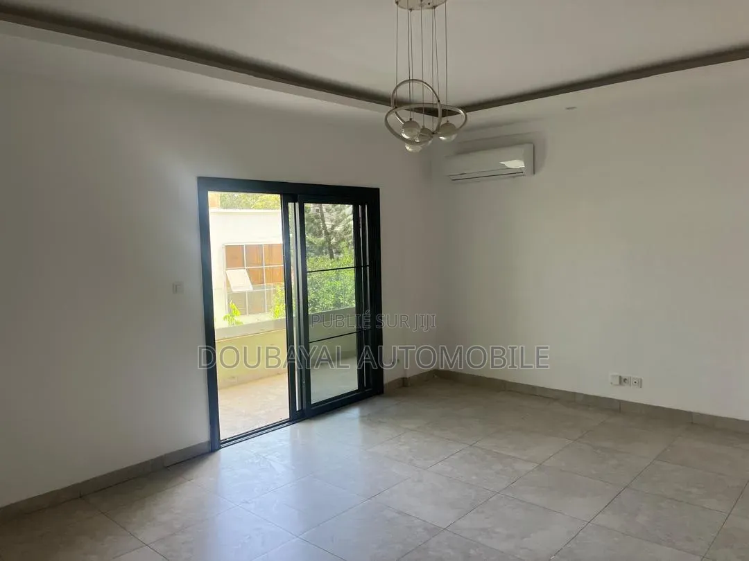 3chbre Appartement dans Point E, Dakar Plateau à Louer