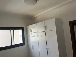 3chbre Appartement dans Point E, Dakar Plateau à Louer