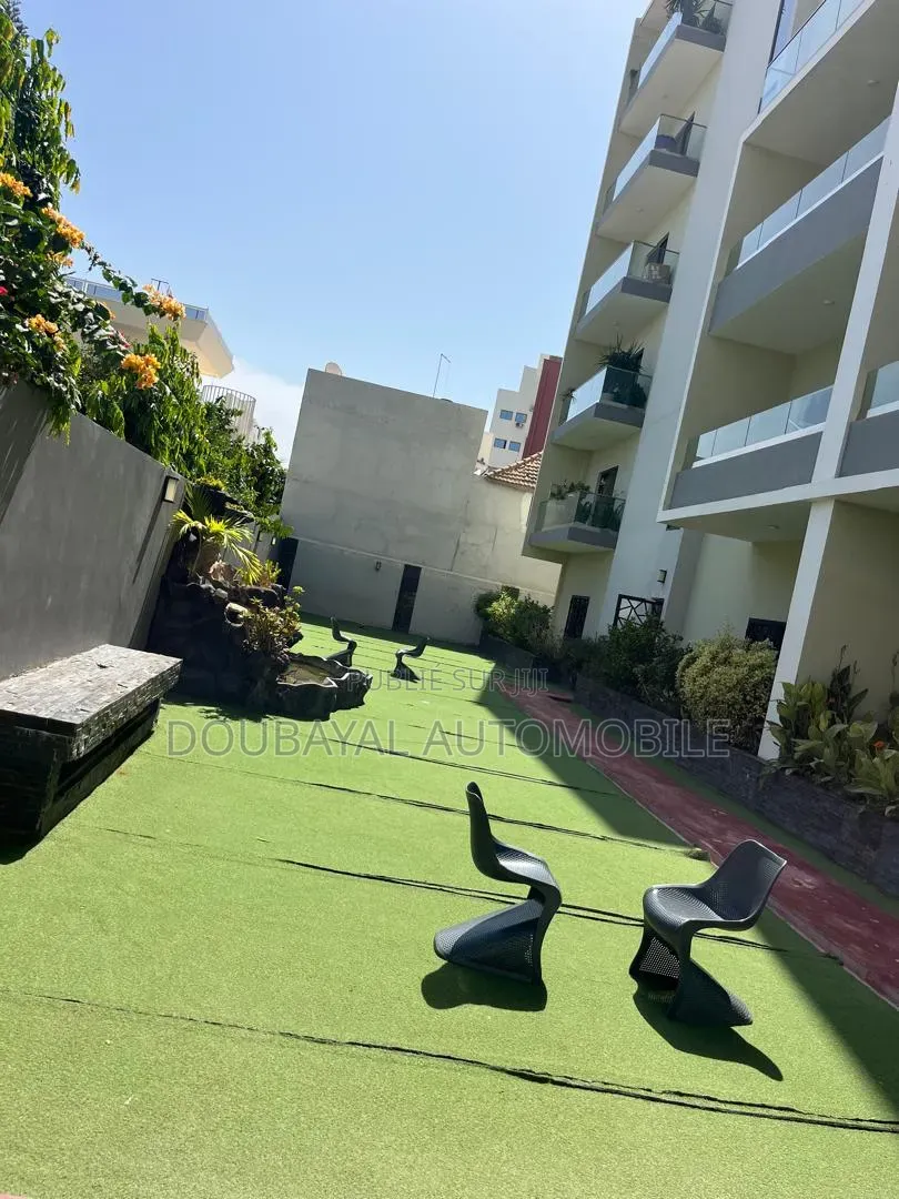 3chbre Appartement dans Point E, Dakar Plateau à Louer