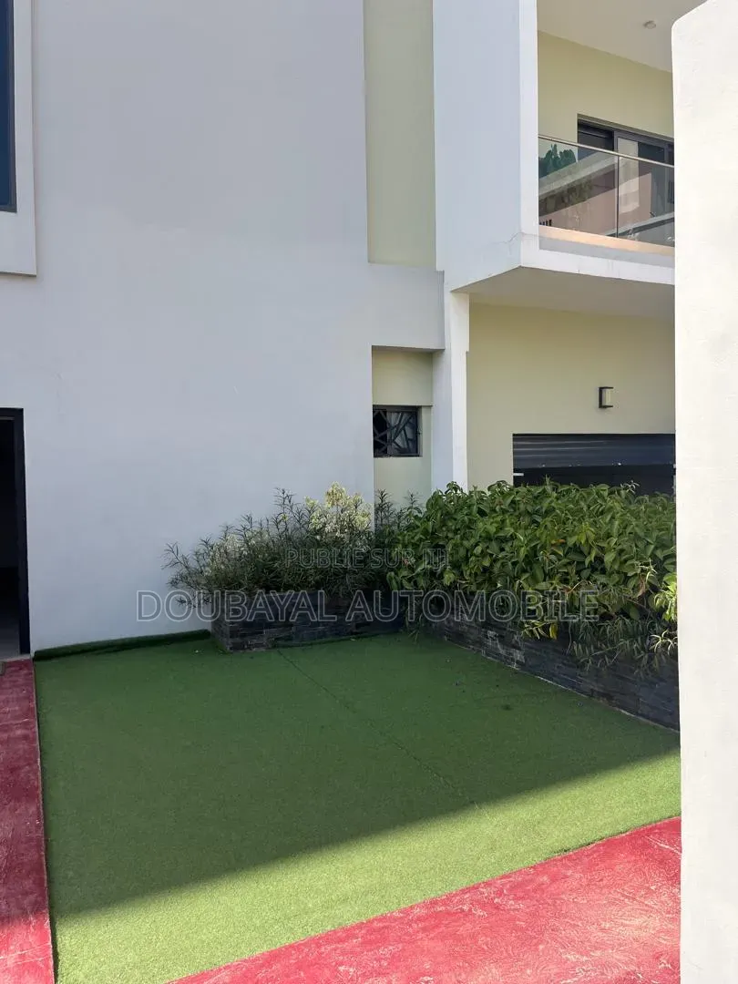 3chbre Appartement dans Point E, Dakar Plateau à Louer
