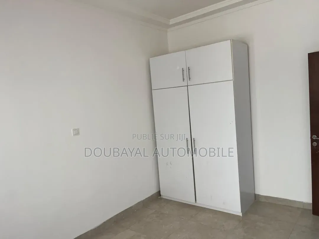 3chbre Appartement dans Point E, Dakar Plateau à Louer