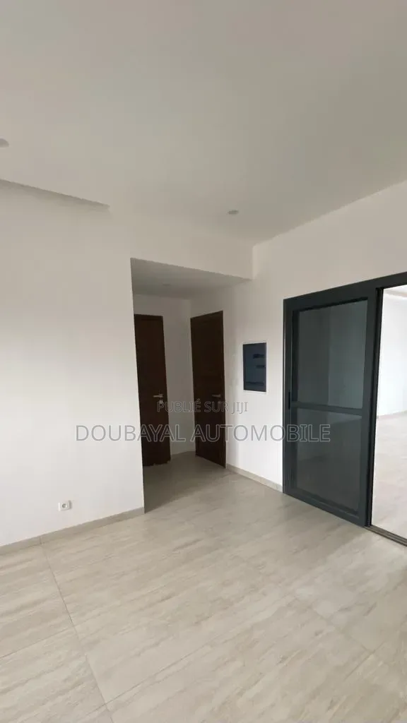 3chbre Appartement dans Point E, Dakar Plateau à Louer