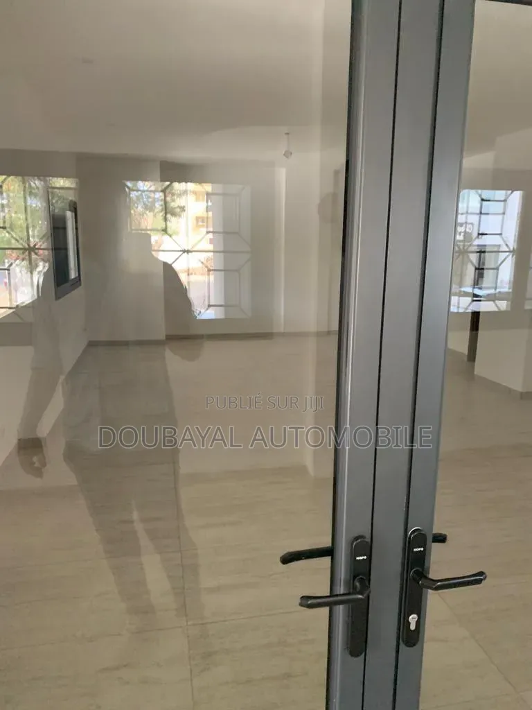 3chbre Appartement dans Point E, Dakar Plateau à Louer