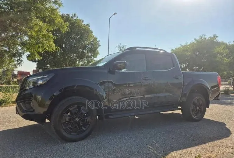 Nissan Navara 2021 Noir
