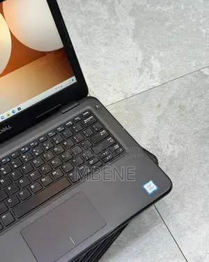 Ordinateur portable Dell Latitude 3300 8GB Intel Core 5 SSD 256GB