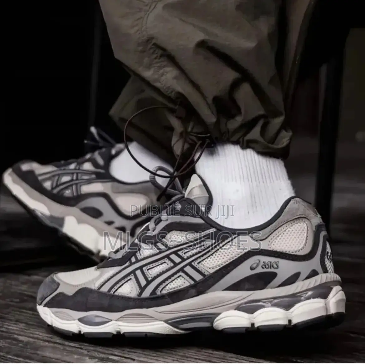 Asics Noir
