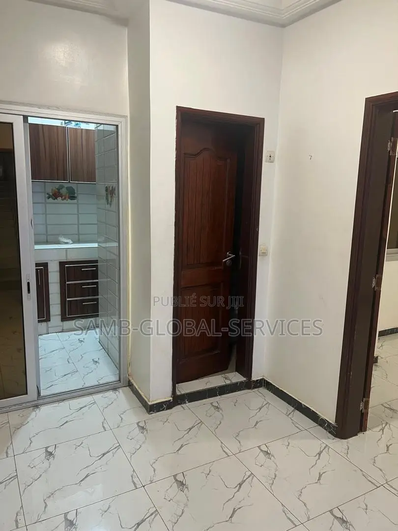 1chbre Appartement dans Almadies à Louer