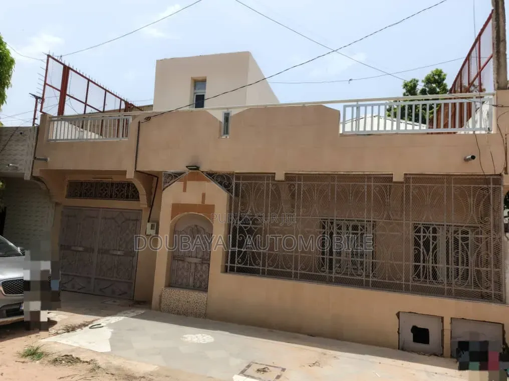3chbre Villa dans Grand Mbour, Thiès Sud à Vendre