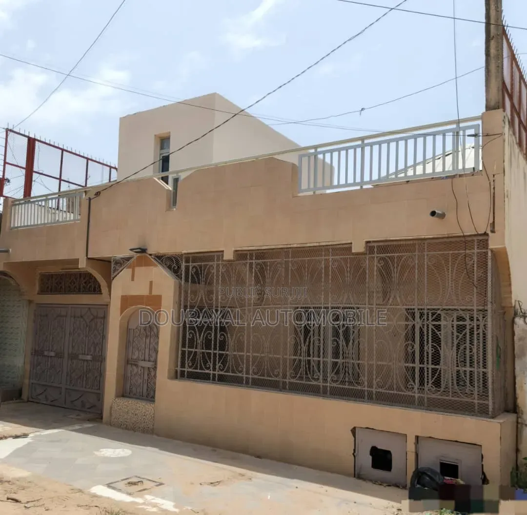 3chbre Villa dans Grand Mbour, Thiès Sud à Vendre