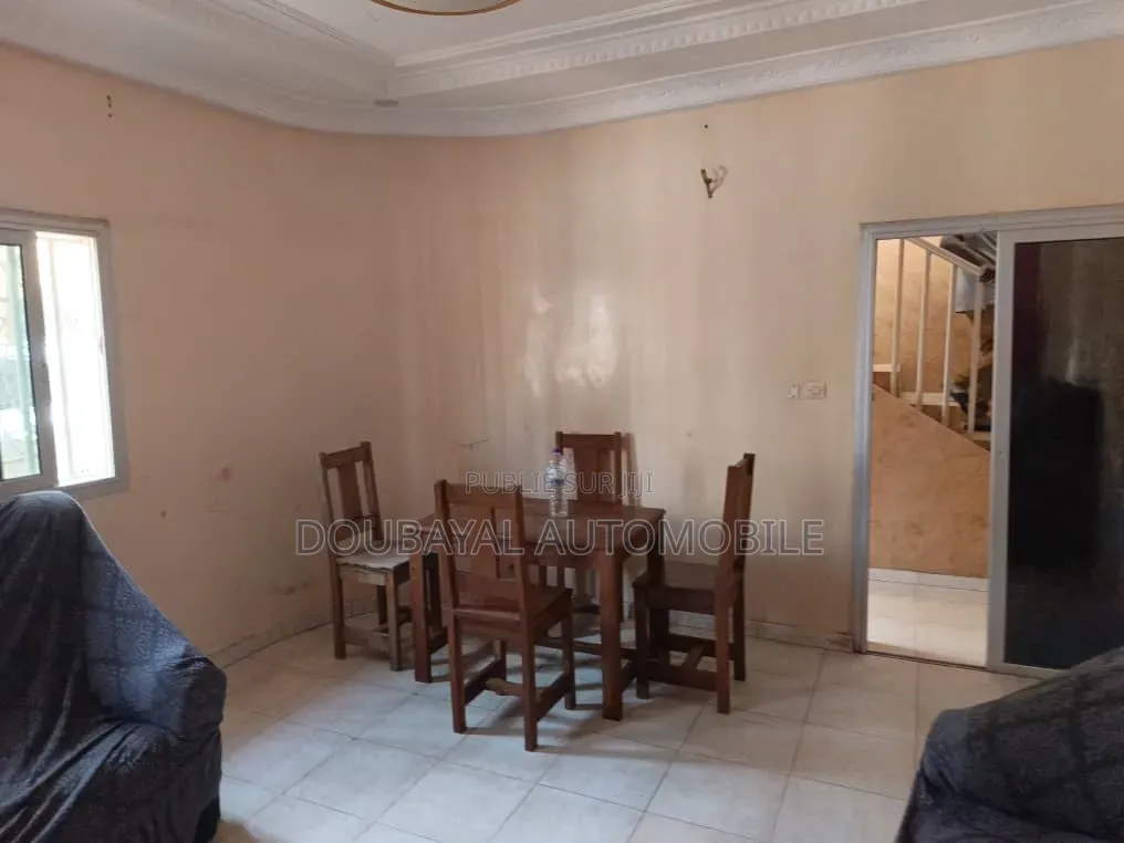 3chbre Villa dans Grand Mbour, Thiès Sud à Vendre