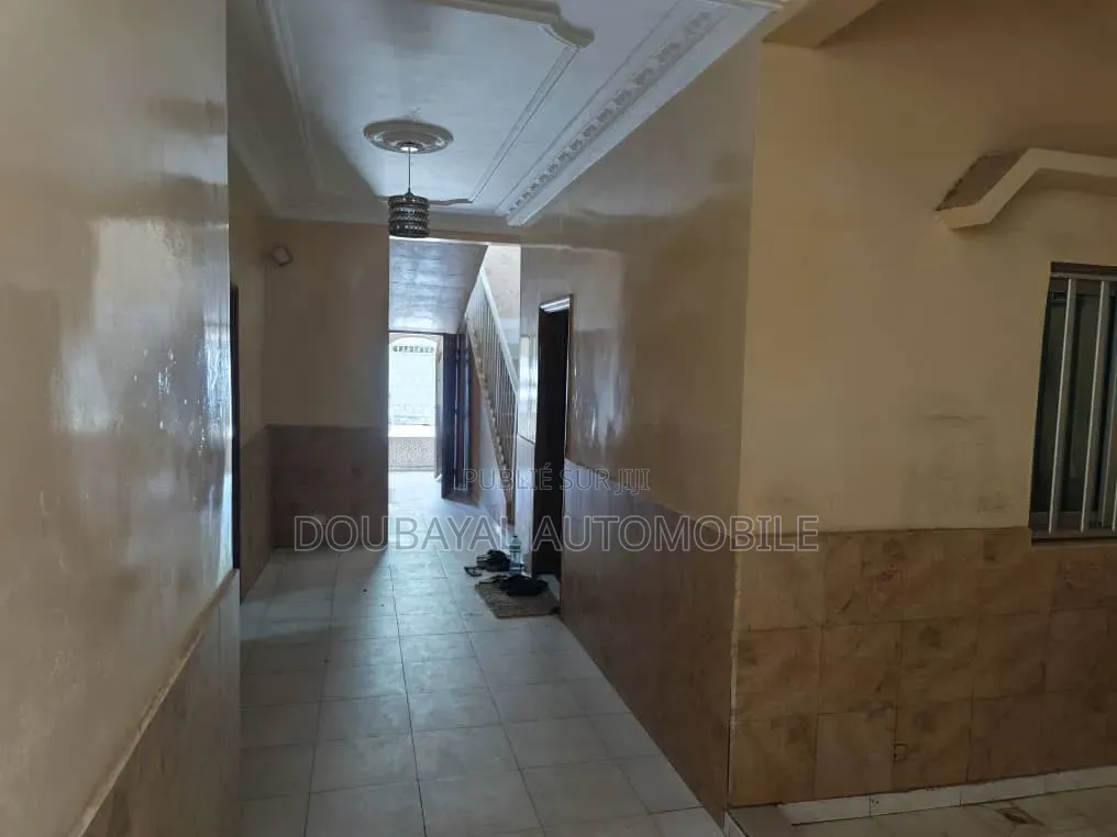 3chbre Villa dans Grand Mbour, Thiès Sud à Vendre