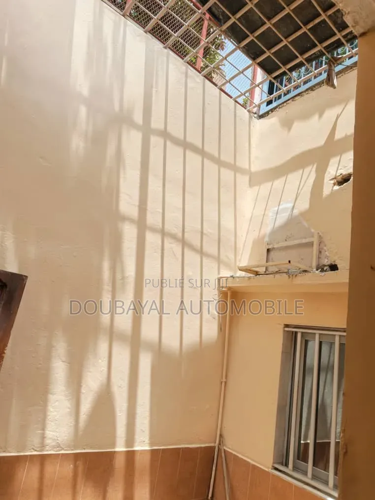 3chbre Villa dans Grand Mbour, Thiès Sud à Vendre