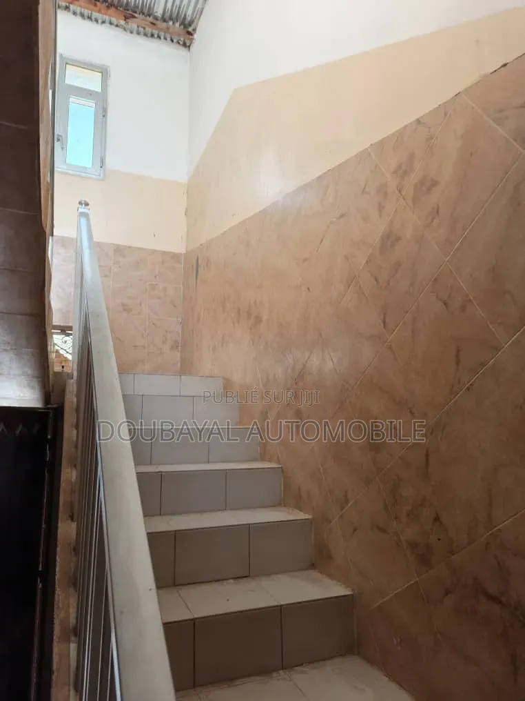3chbre Villa dans Grand Mbour, Thiès Sud à Vendre