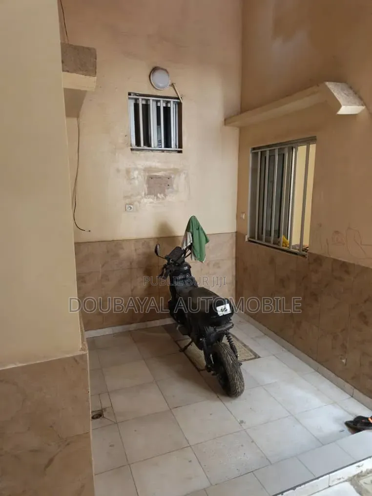 3chbre Villa dans Grand Mbour, Thiès Sud à Vendre