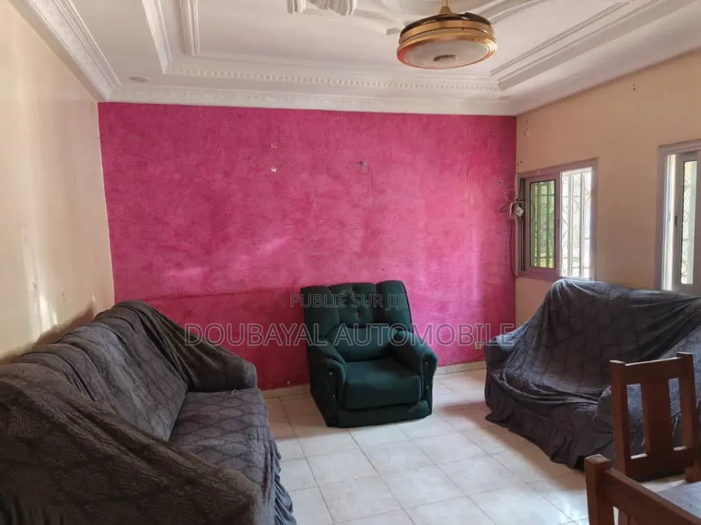3chbre Villa dans Grand Mbour, Thiès Sud à Vendre