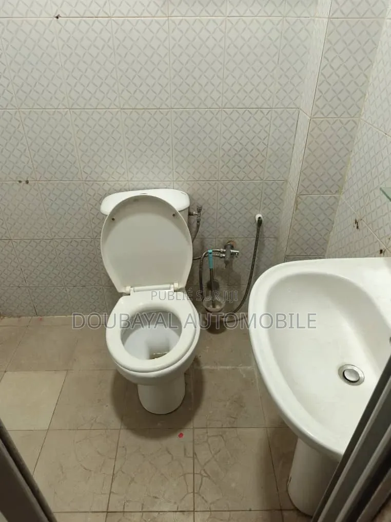 3chbre Villa dans Grand Mbour, Thiès Sud à Vendre