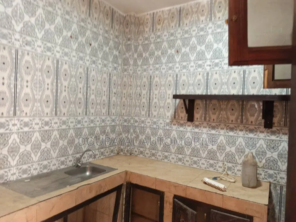 3chbre Villa dans Grand Mbour, Thiès Sud à Vendre