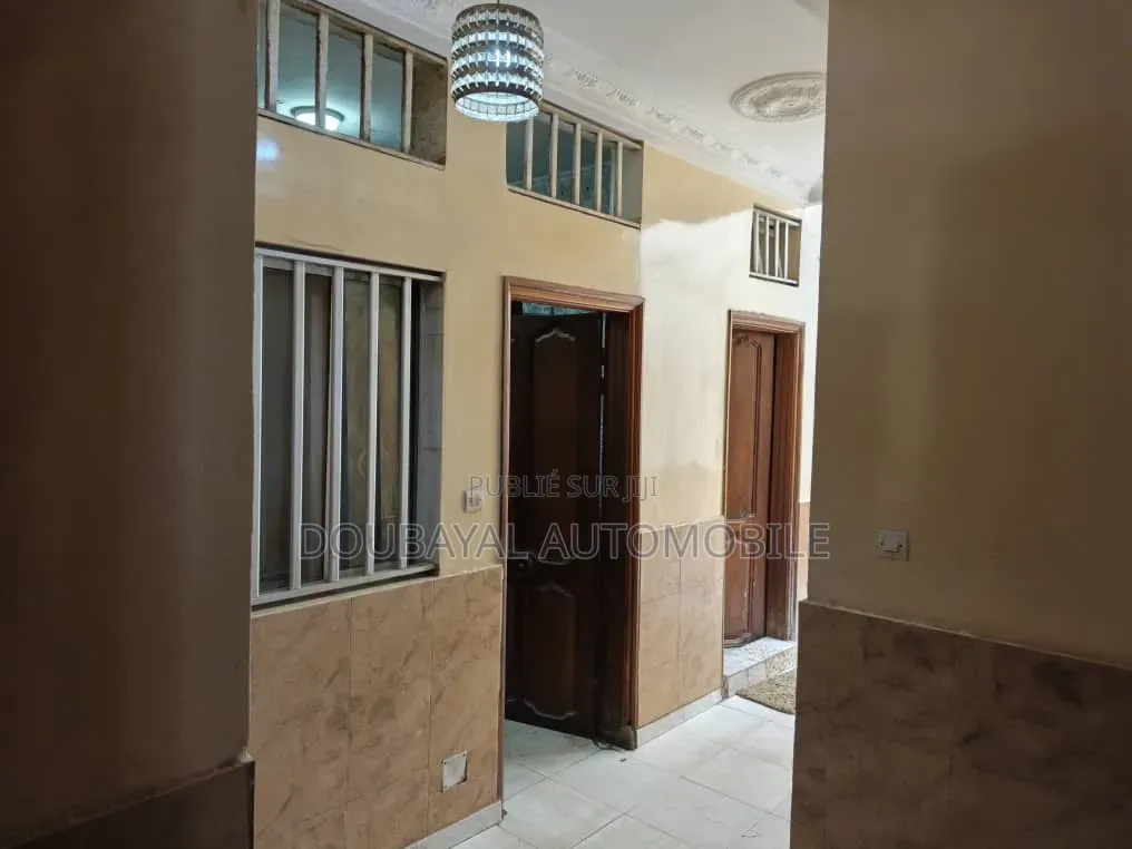 3chbre Villa dans Grand Mbour, Thiès Sud à Vendre