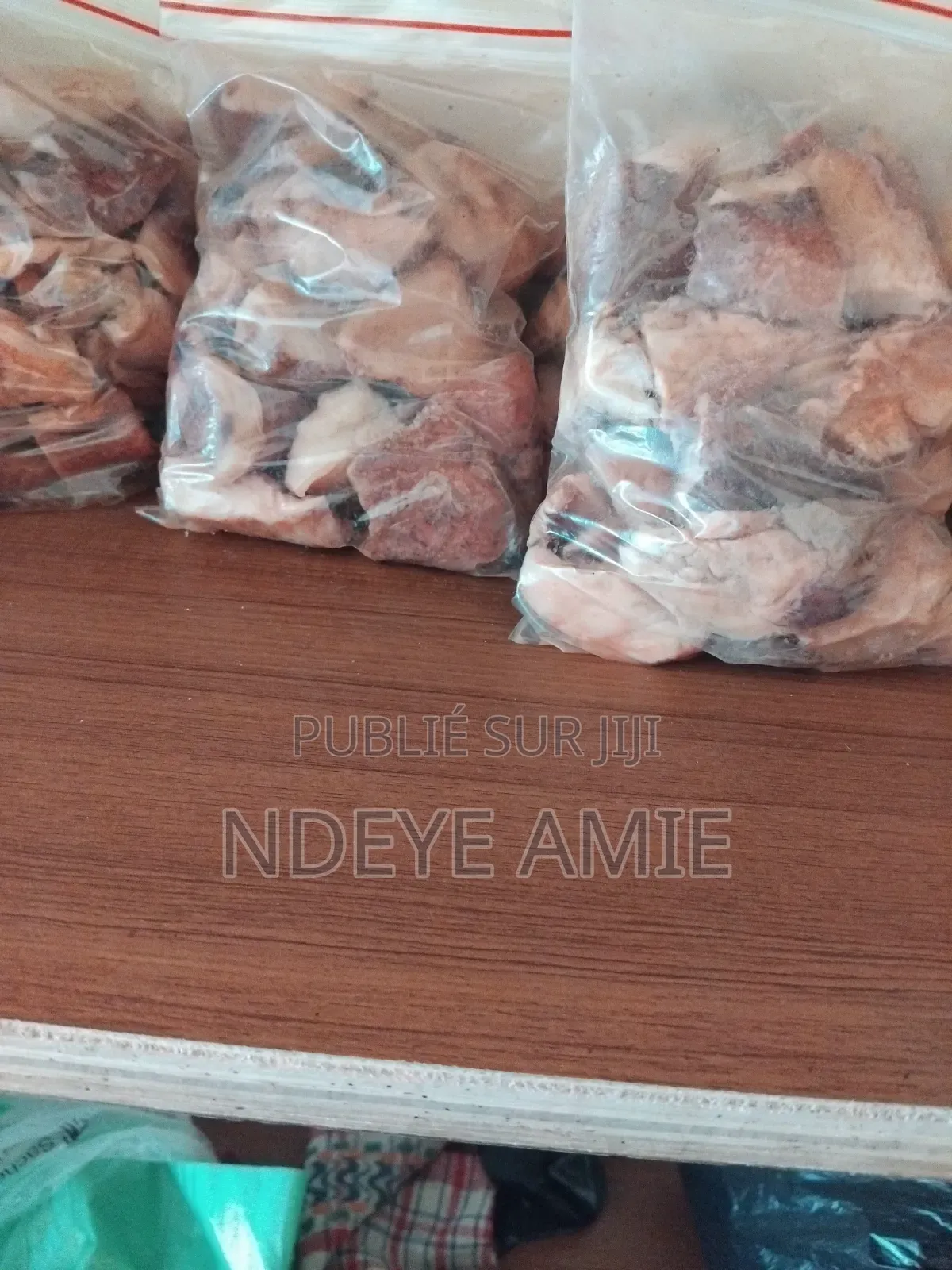 Vente De Produits Casamançais Et Des Poulets Et Poisson, Du Jus