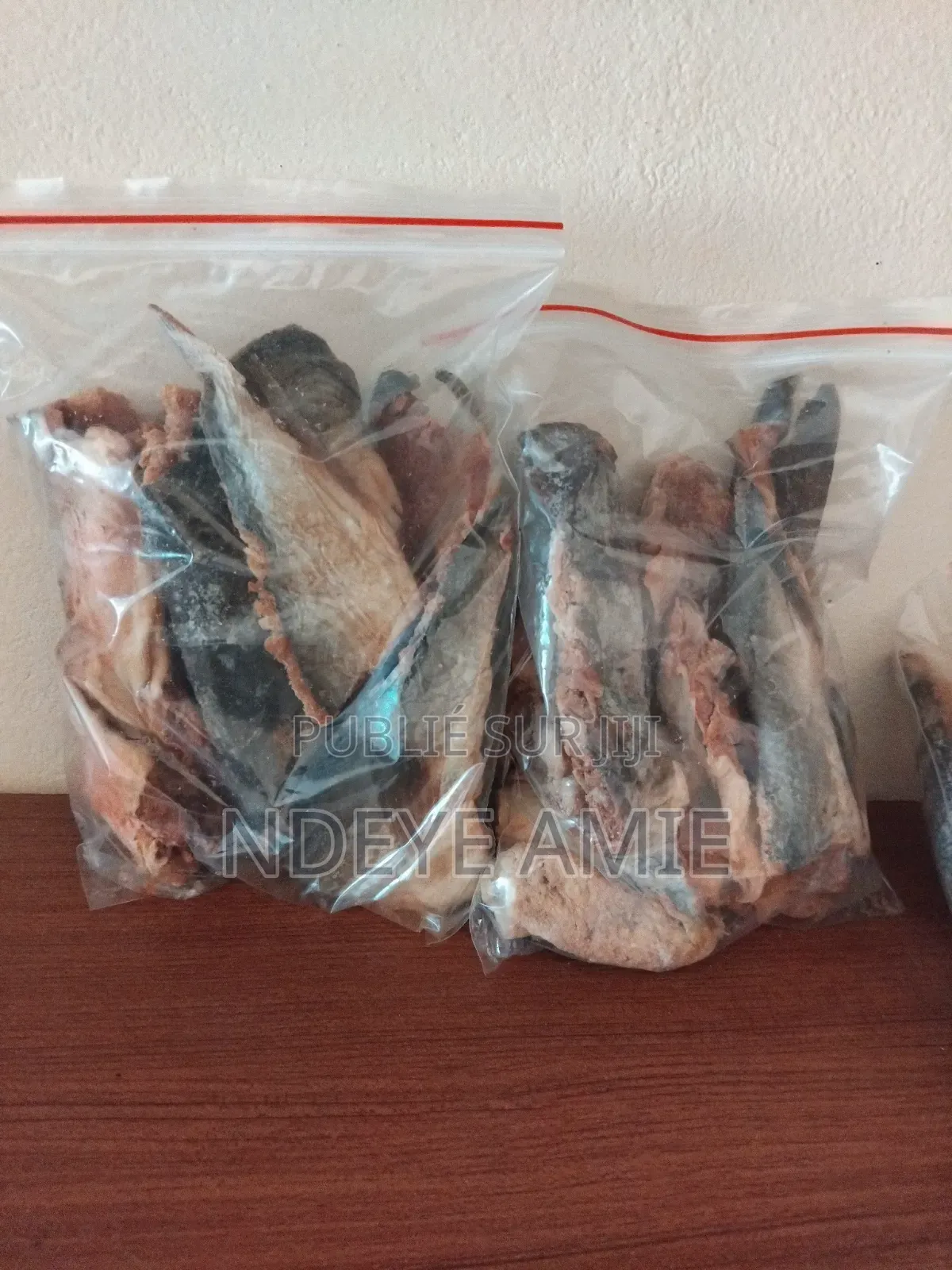 Vente De Produits Casamançais Et Des Poulets Et Poisson, Du Jus