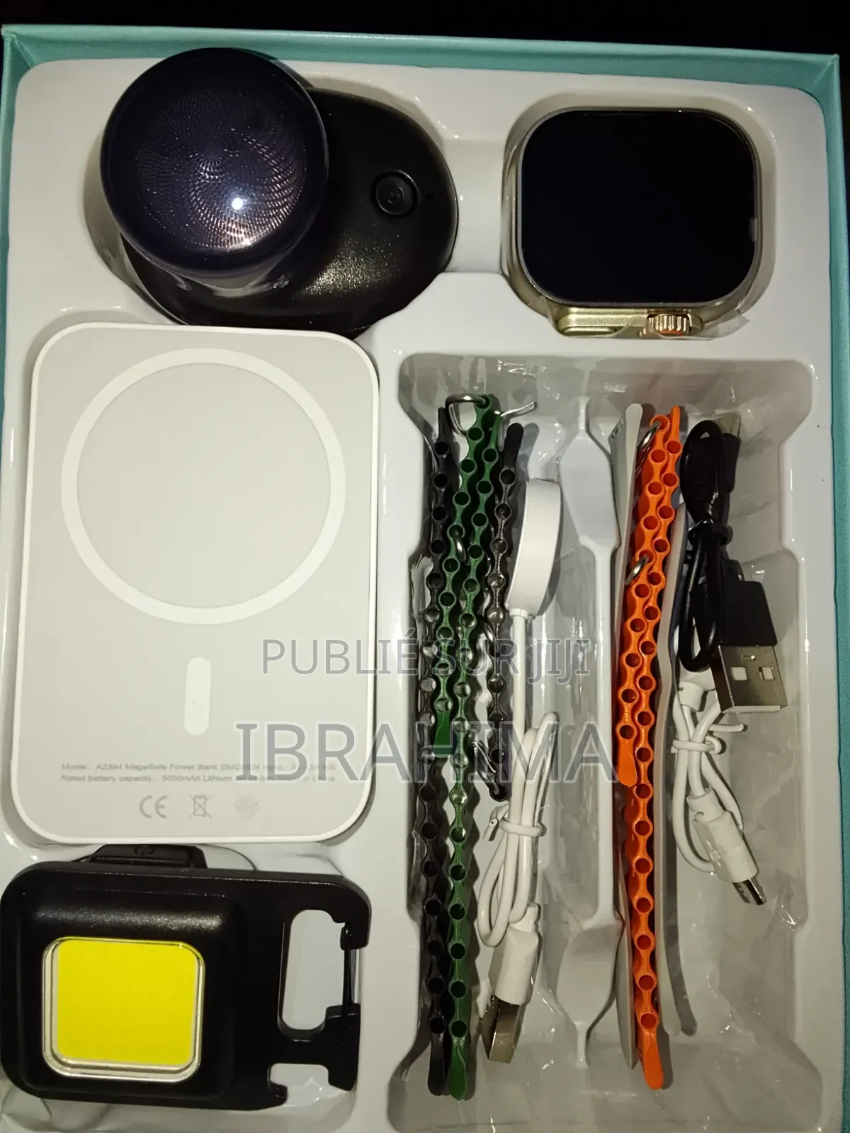 Montre Connectée+ 4 Bracelet+ Power Bank+ Lampe Torche