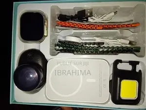 Montre Connectée+ 4 Bracelet+ Power Bank+ Lampe Torche