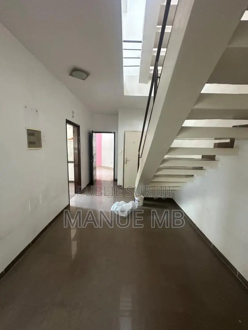 9chbre Villa dans Patricia, Almadies à Vendre
