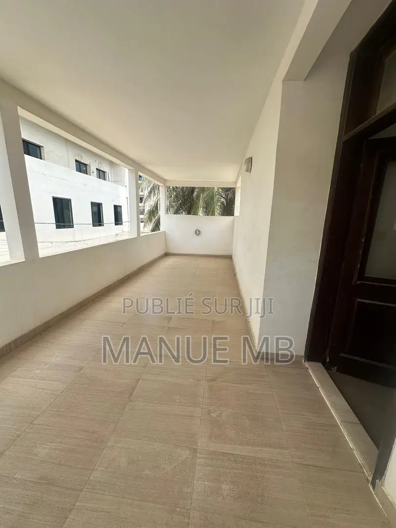 9chbre Villa dans Patricia, Almadies à Vendre