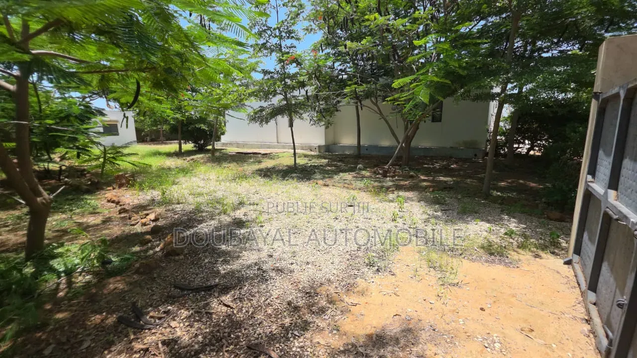 3chbre Villa dans Nguérigne, Thiès Sud à Vendre