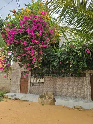 4chbre Villa dans Saly, Mermoz Sacré-Cœur à Vendre