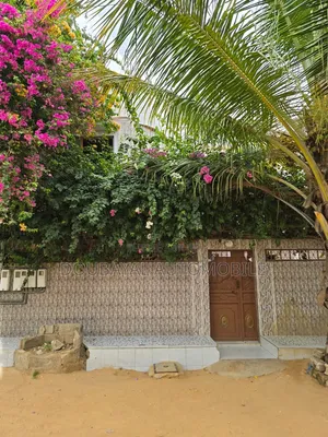 4chbre Villa dans Saly, Mermoz Sacré-Cœur à Vendre
