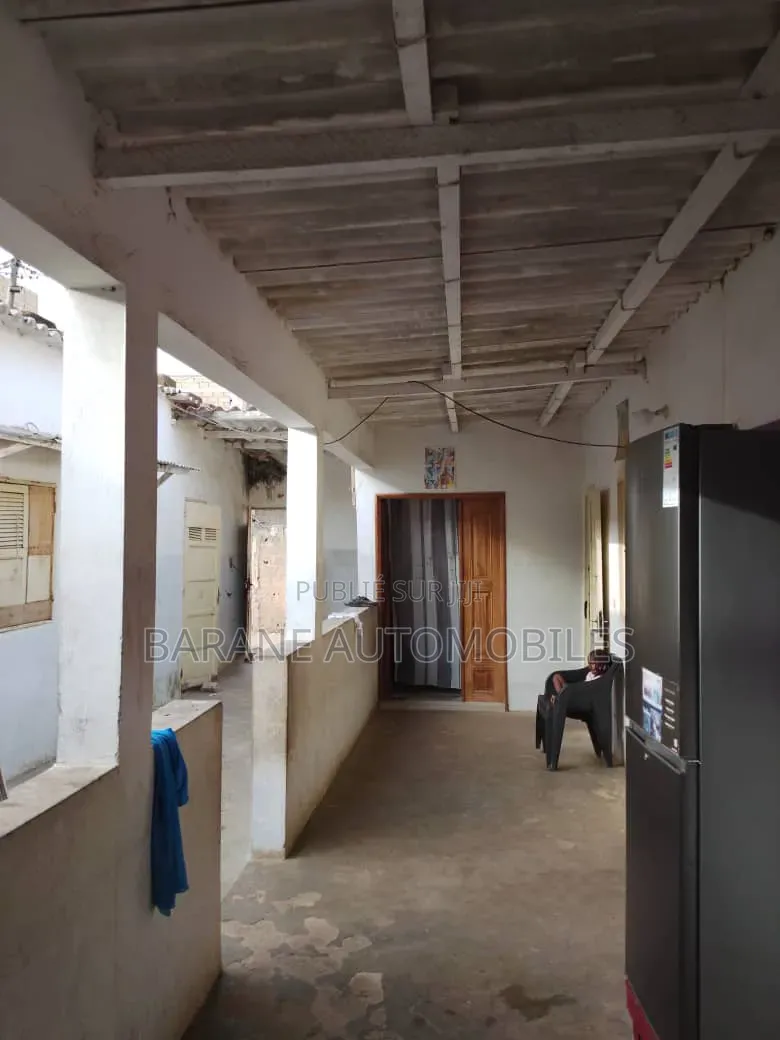 4chbre Villa dans Sante Yalla Cash, Thiaroye à Vendre