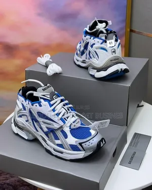 Balenciaga Runner Bleu Disponible