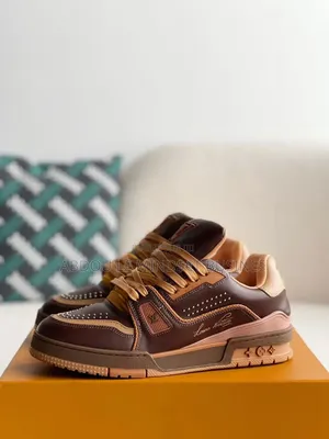 Louis Vuitton Traîner Marron Disponible