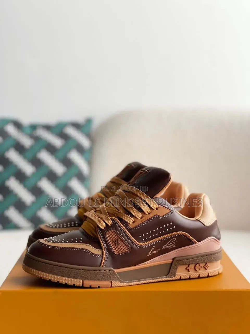 Louis Vuitton Traîner Marron Disponible