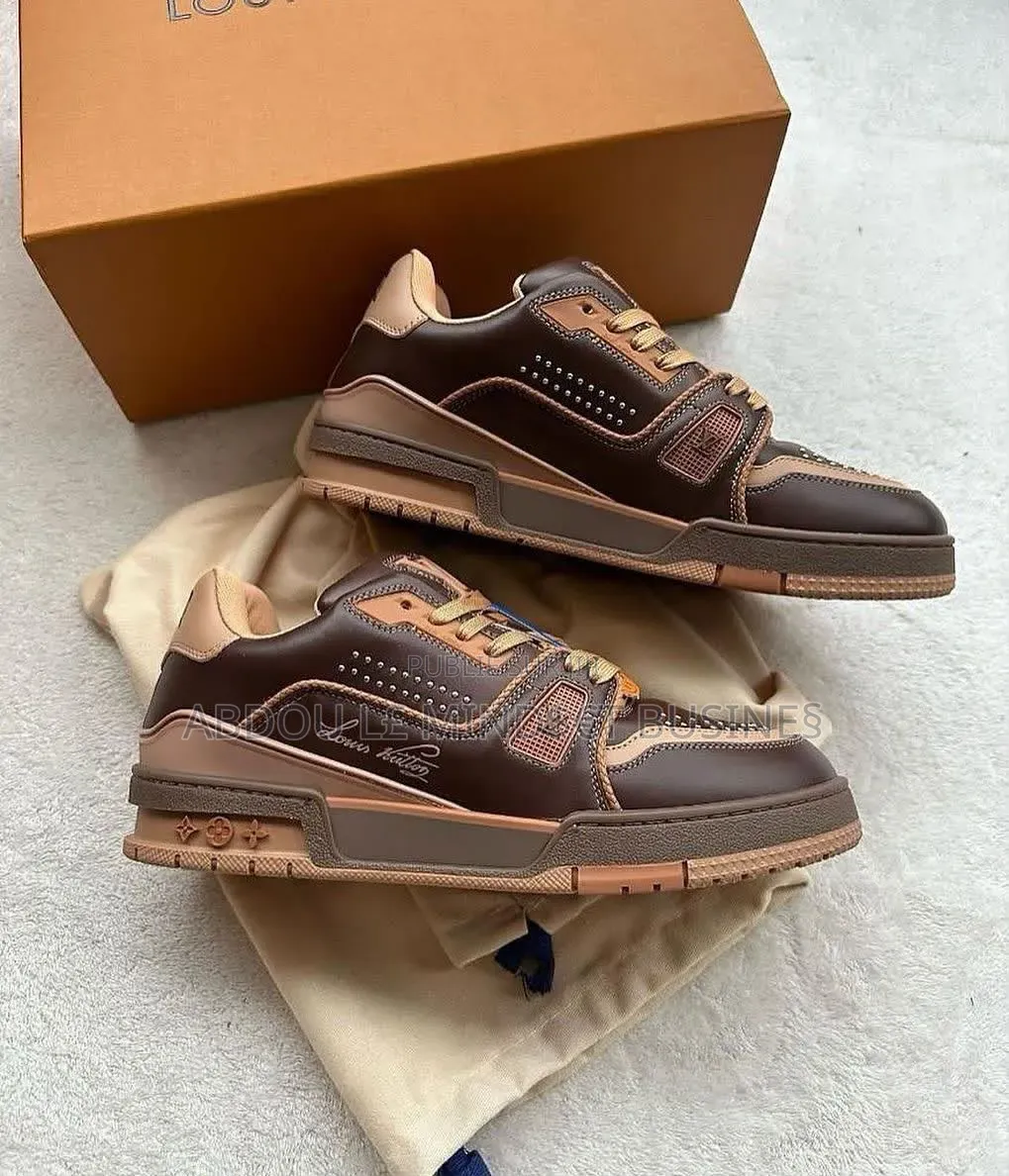 Louis Vuitton Traîner Marron Disponible