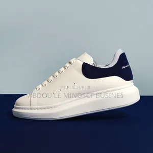 McQueen Bleu-Blanc Disponible