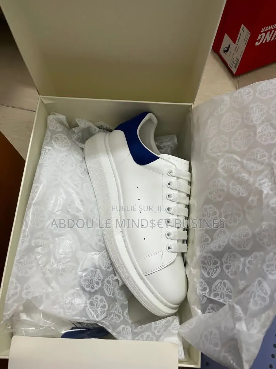 McQueen Bleu-Blanc Disponible