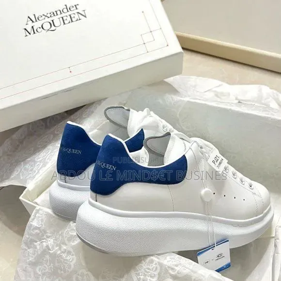 McQueen Bleu-Blanc Disponible