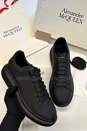 McQueen Full Black Disponible