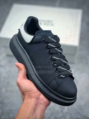 McQueen Full Black Disponible
